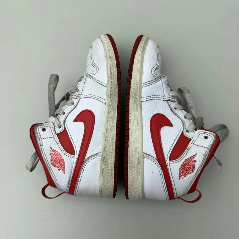 Nike jordan mid